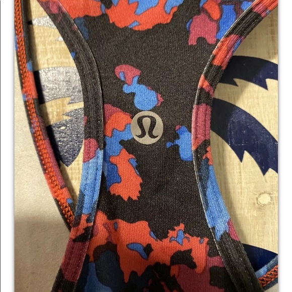 Lulu Lemon Light Weight Tank Top - Picture 3 of 4